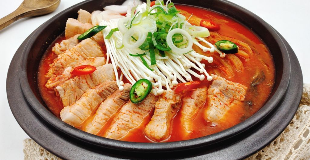 통삼겹김치찜